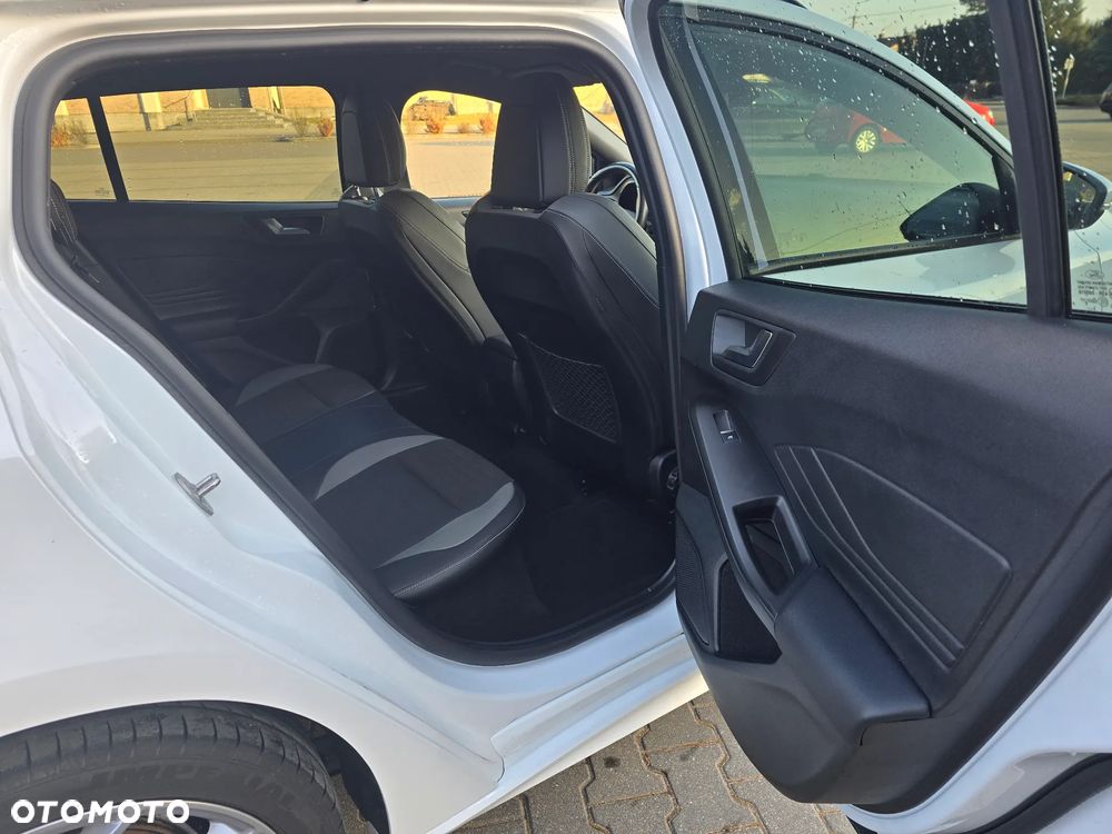 Ford Focus SW 2.0 EcoBlue ST - 11