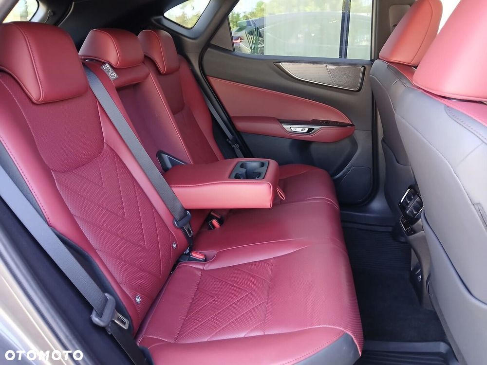 Lexus NX 350h Omotenashi AWD - 32