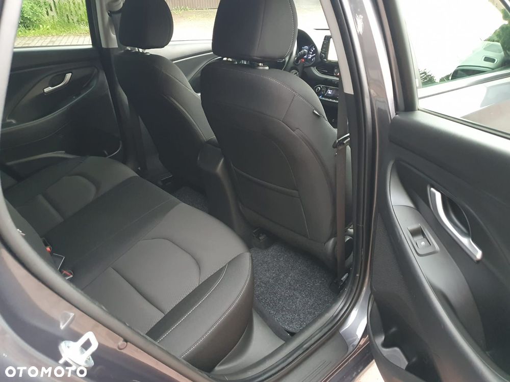 Hyundai i30 blue Kombi 1.4 YES Silver - 15