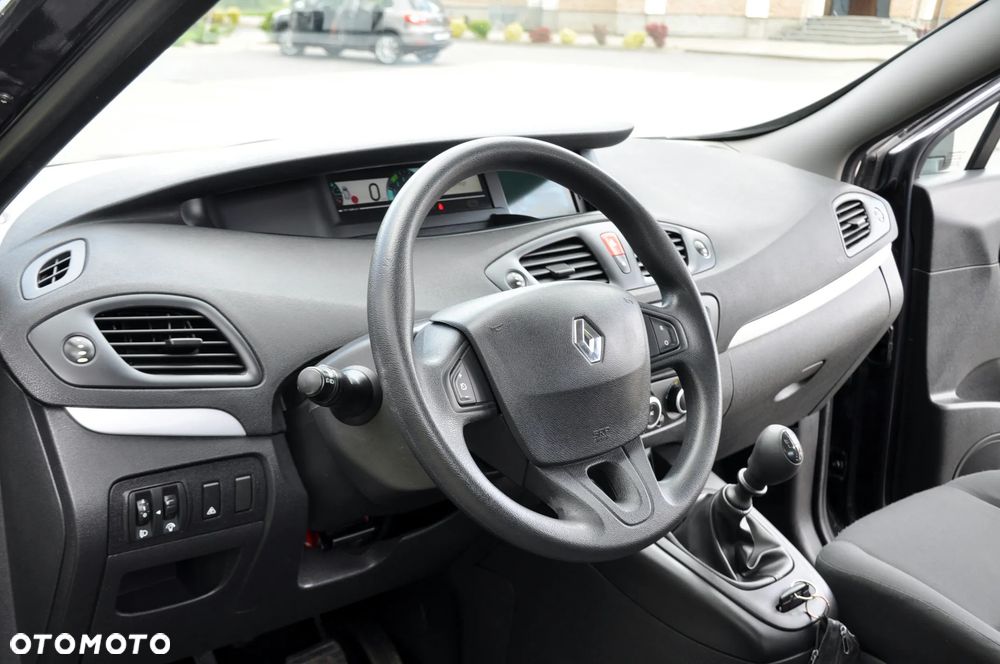 Renault Scenic 1.6 16V Luxe Privilege - 23