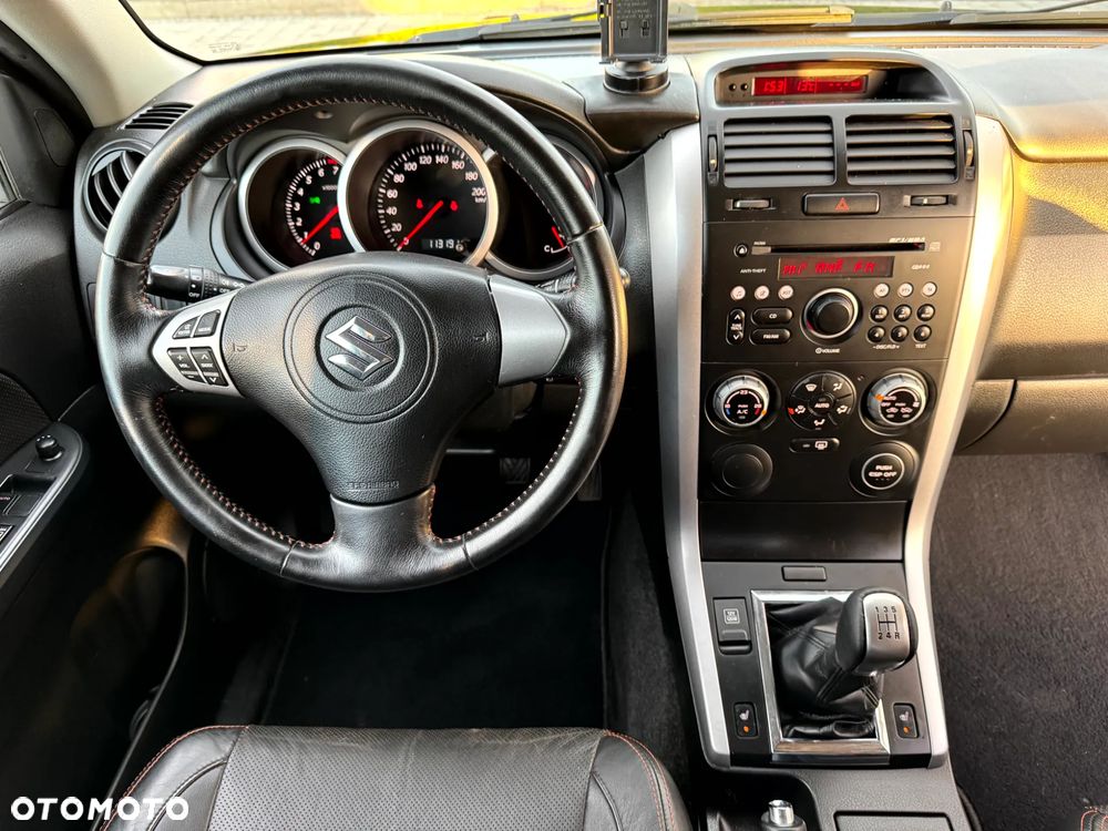 Suzuki Grand Vitara 1.6 Black&White - 6