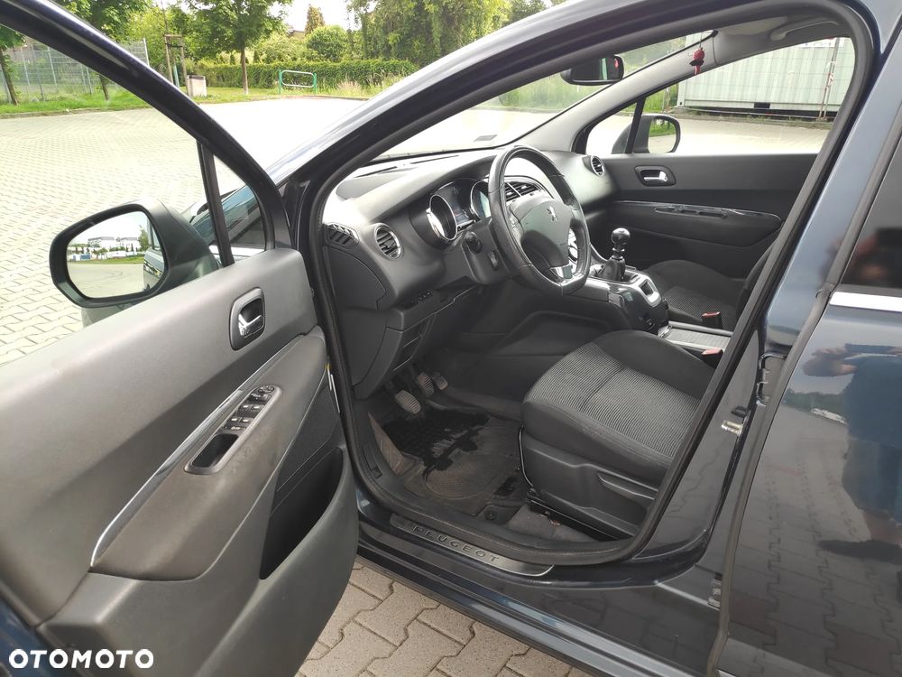 Peugeot 5008 1.6 THP Family - 23