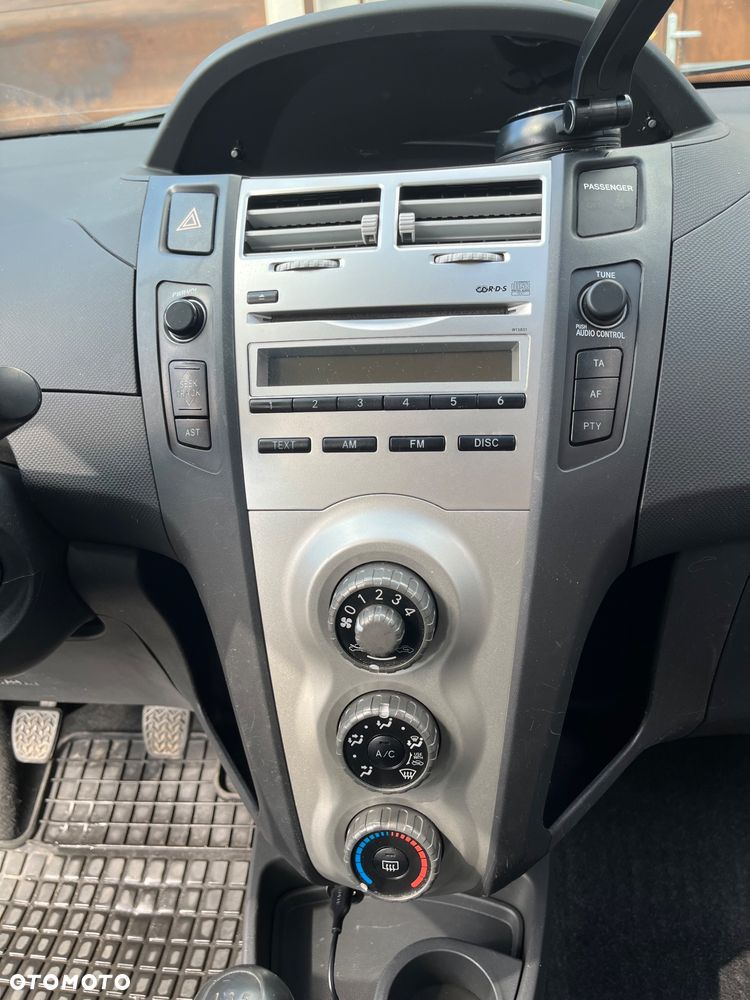 Toyota Yaris 1.0 Luna A/C - 23