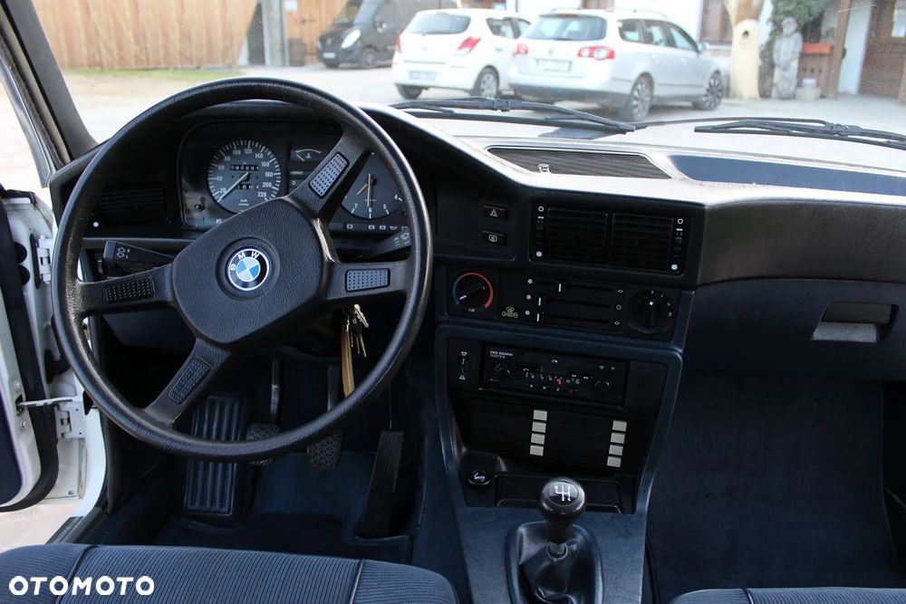 BMW Seria 5 518 i - 15