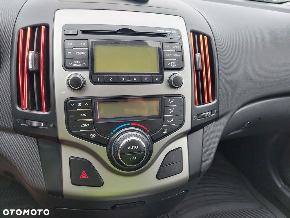 Hyundai i30 1.6 CRDi Classic + EU5 - 11