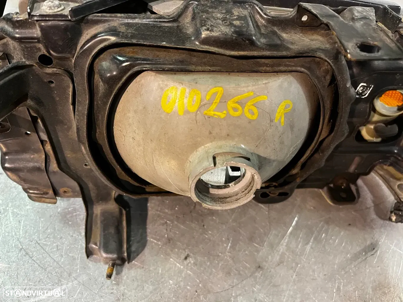 ÓTICA / FAROL NISSAN STANZA - ESQUERDO / DIREITO - 4