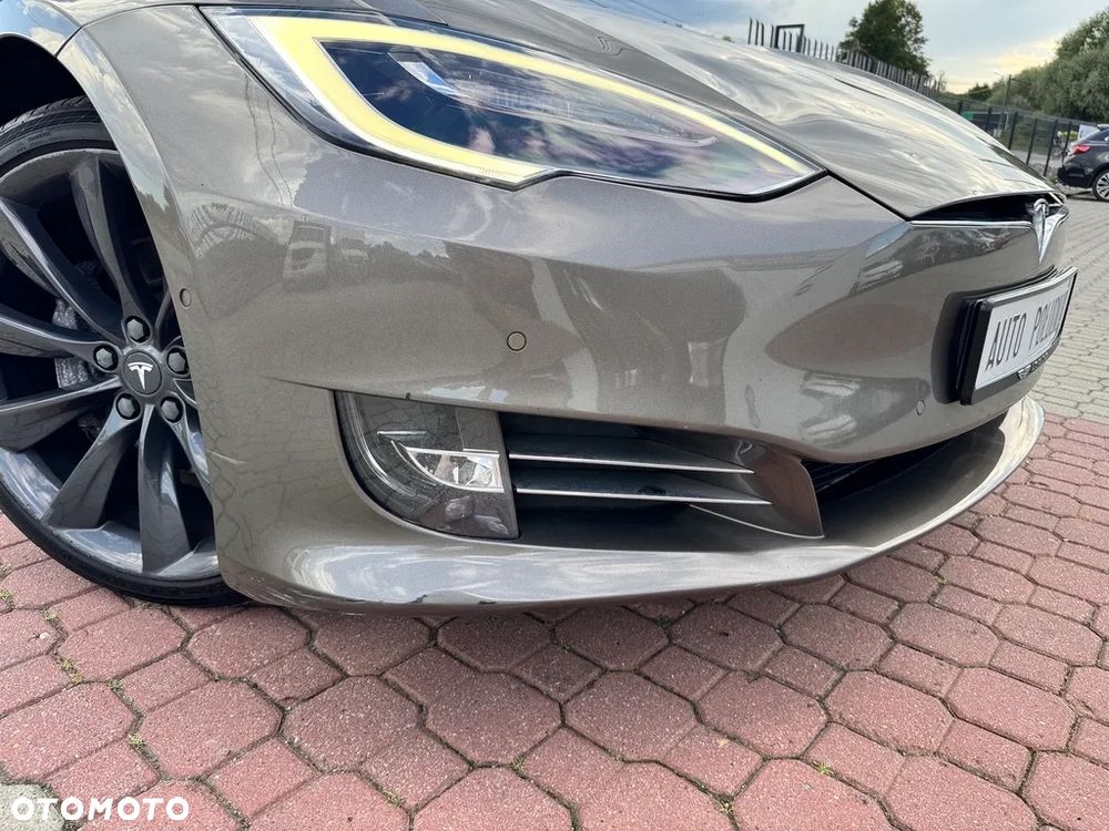 Tesla Model S - 15