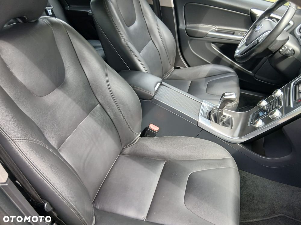 Volvo V60 D3 Summum - 30
