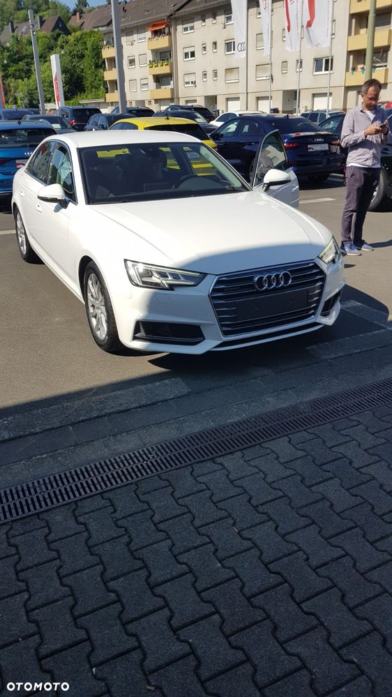 Audi A4 Limousine 45 TFSI quattro S tronic design - 5