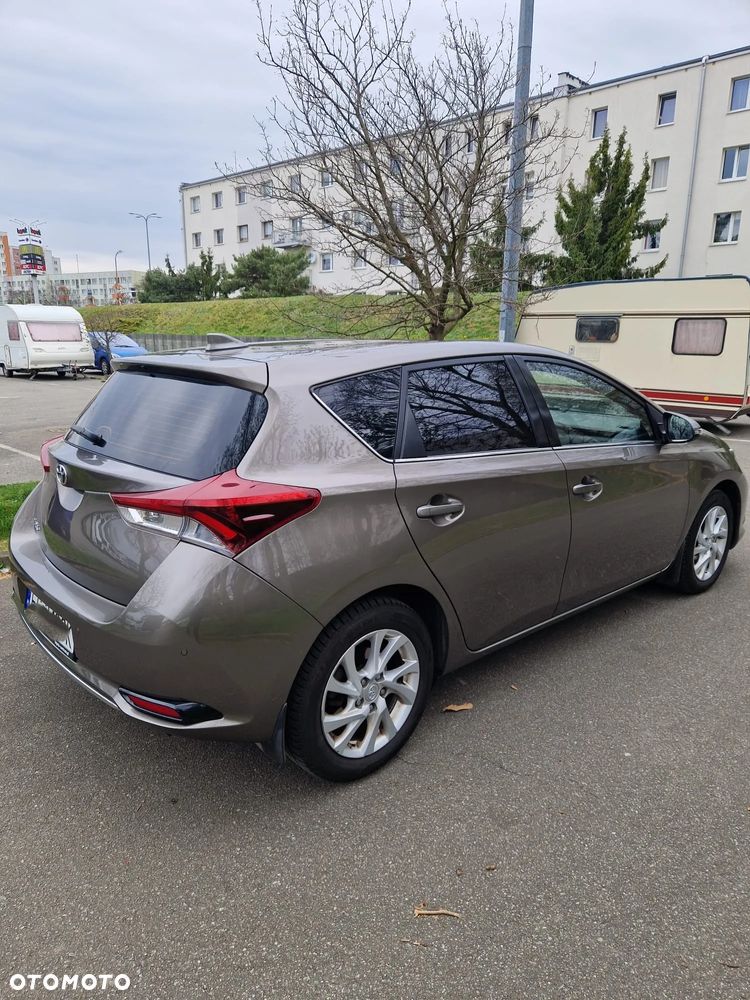 Toyota Auris 1.6 Premium - 4