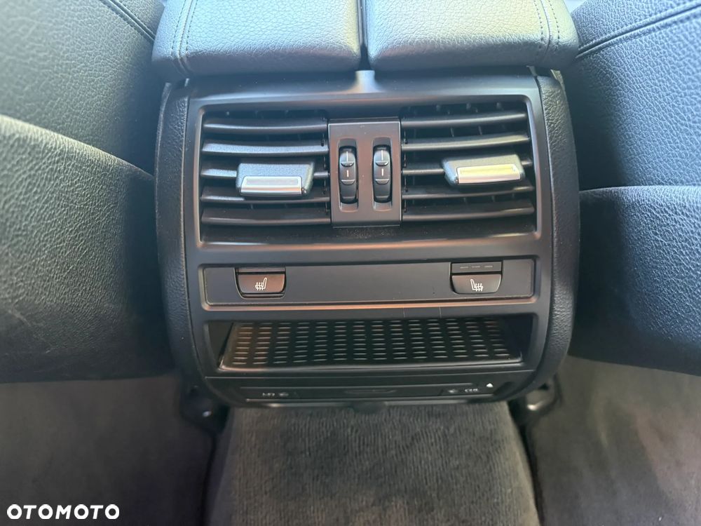 BMW Seria 5 525d Luxury Line - 28