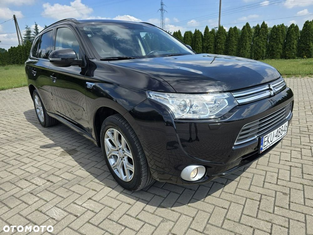 Mitsubishi Outlander - 2