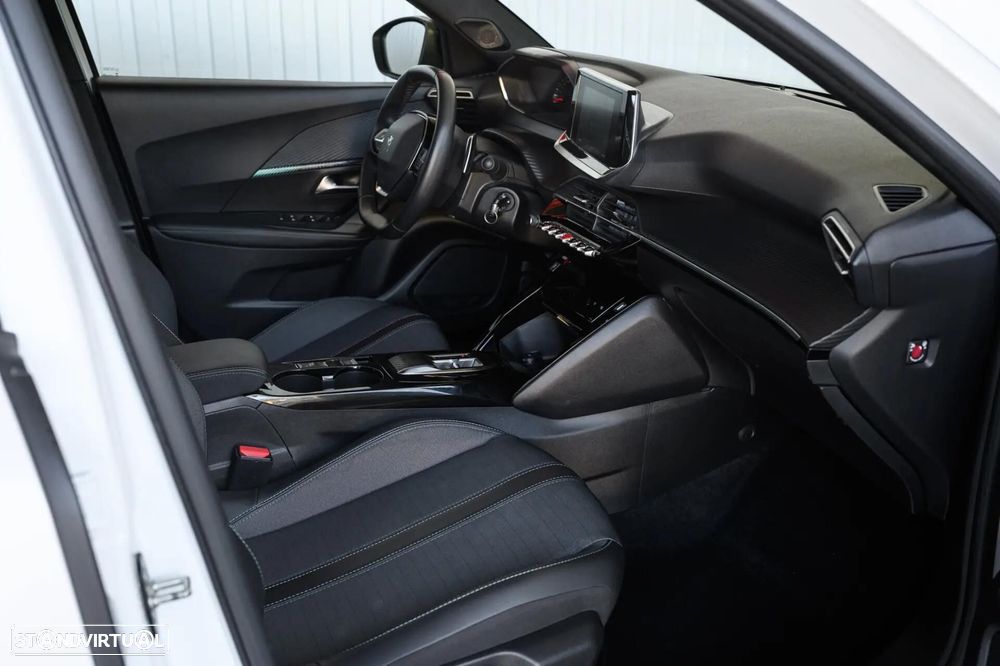 Peugeot 2008 1.2 PureTech Allure EAT8 - 52