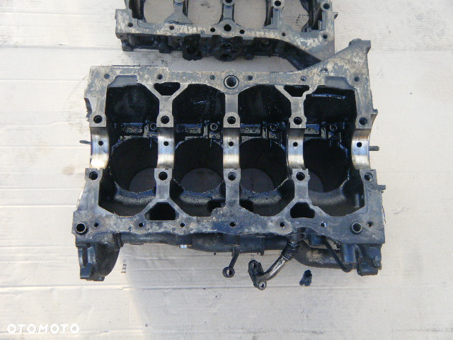 TRAFIC VIVARO II 2.5 BLOK SILNIKA G9U  A720 8200110717 - 2