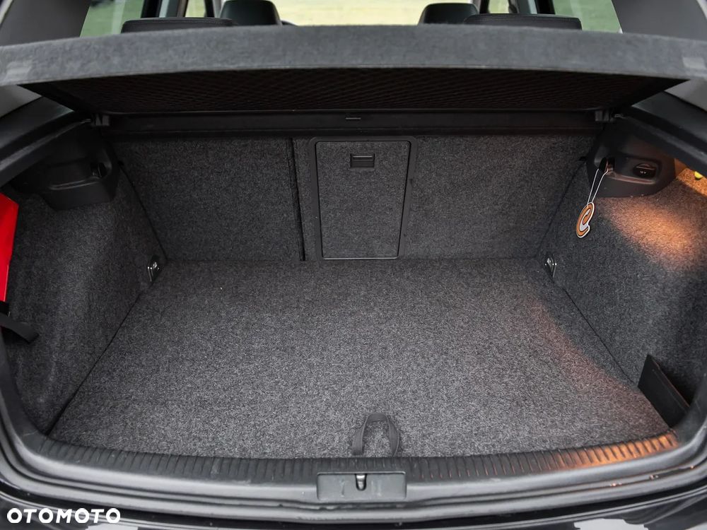 Volkswagen Golf - 28