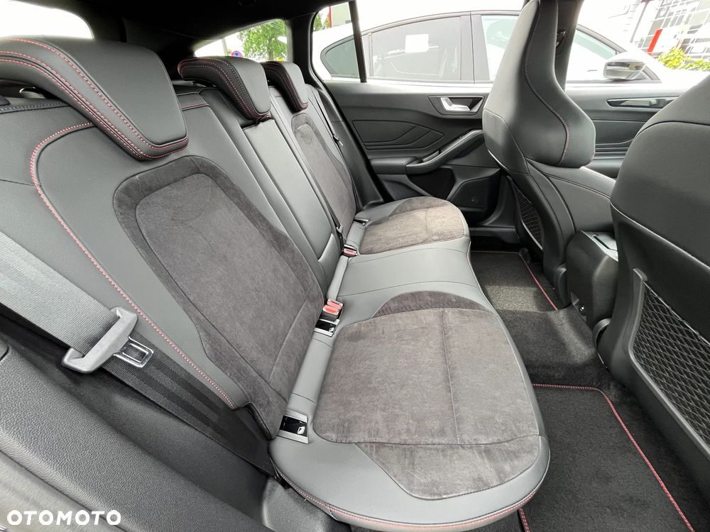 Ford Focus 2.3 EcoBoost ST X - 27