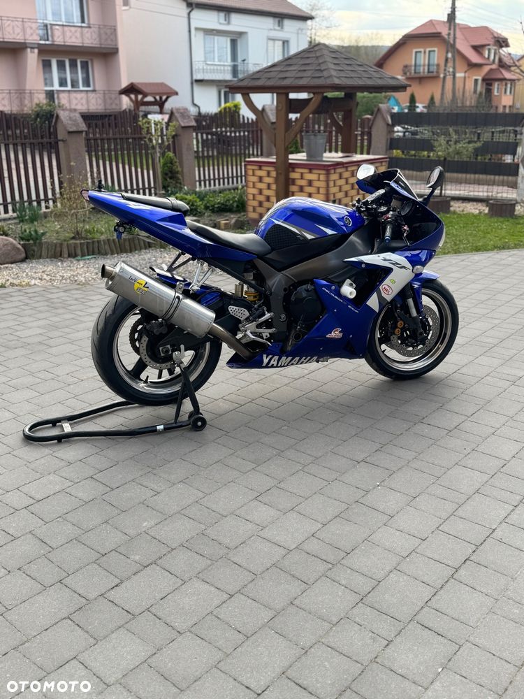 Yamaha R1 - 4