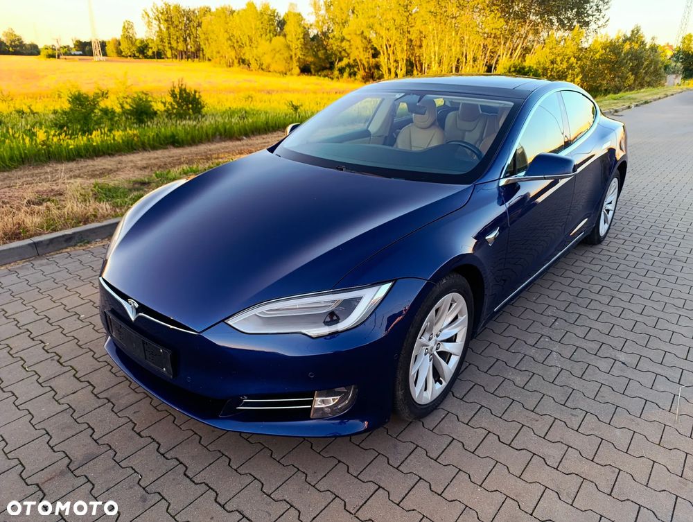 Tesla Model S - 22