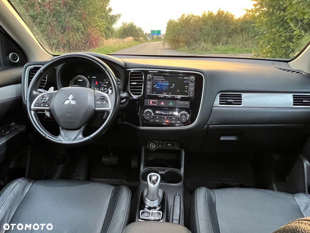 Mitsubishi Outlander PHEV Instyle NAVI - 24
