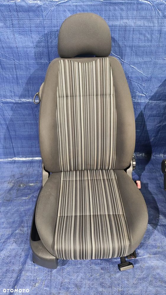 FOTEL PRAWY PRZÓD ŁADNY CZYSTY VW FOX - 1