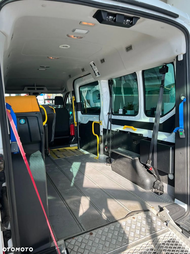 Ford Transit 350 Combi 2.2 TDCi Manual / BEZWYPADKOWY / GWARANCJA / 9 MIEJSC / SERWISOWANY / 1WŁ. / ORYGINALNY PRZEBIEG / RAMPA DLA INWALIDÓW - 18