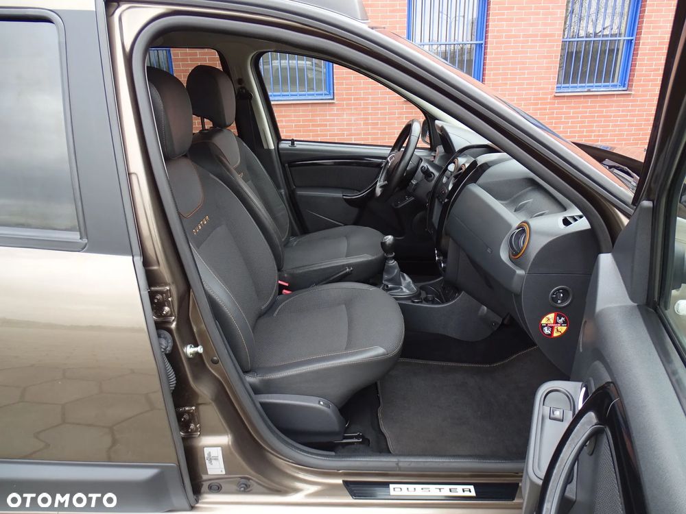 Dacia Duster 1.2 TCe Celebration - 32