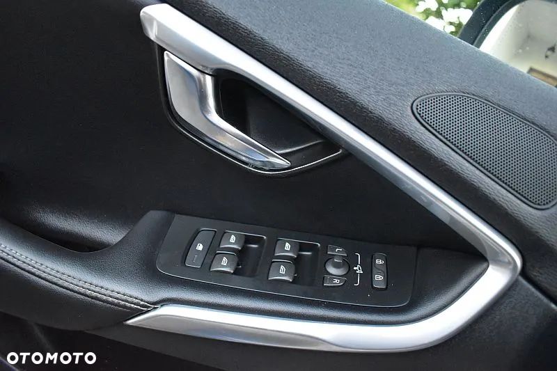Volvo V40 D3 Drive-E SCR R-Design Momentum - 18