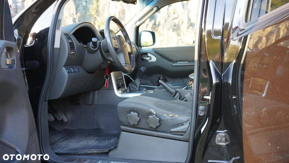 Nissan Pathfinder 2.5 D SE - 18