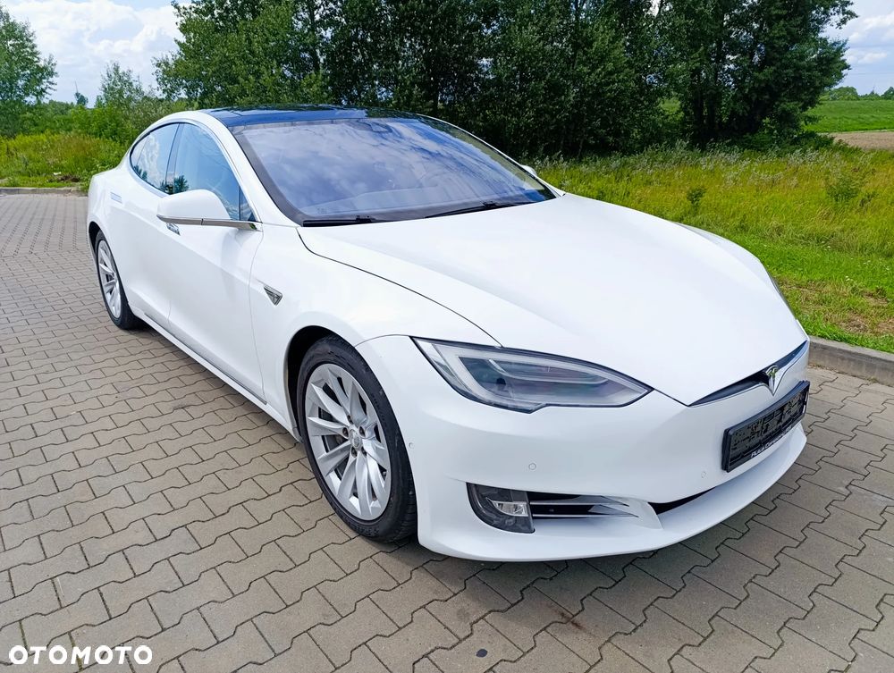 Tesla Model S - 10