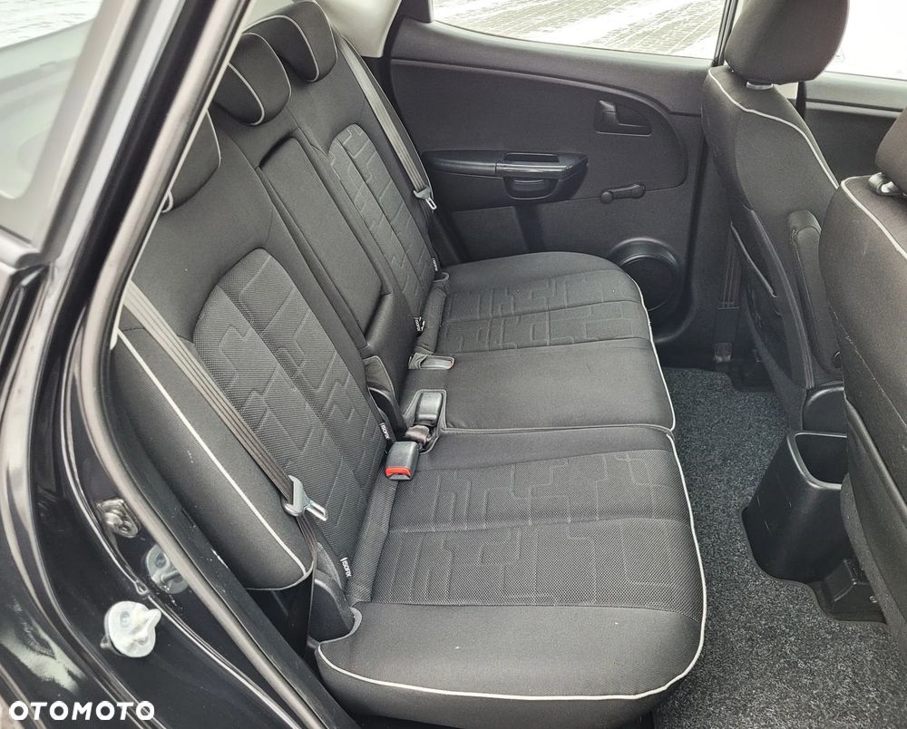 Kia Venga 1.4 CVVT Business Line - 24