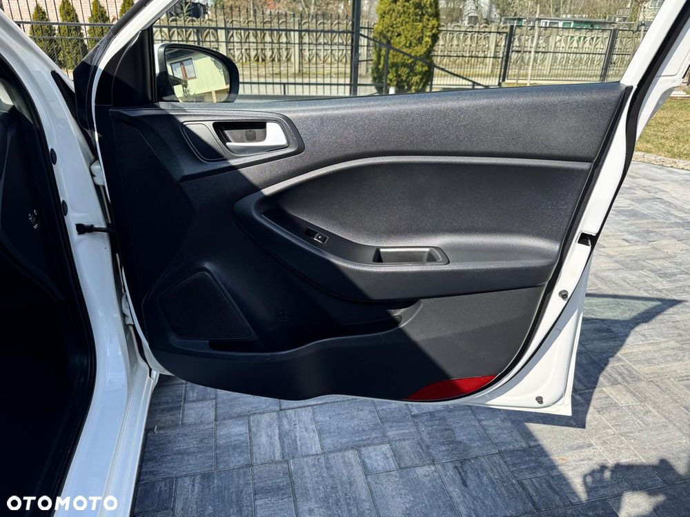 Hyundai i20 blue 1.2 Classic - 29