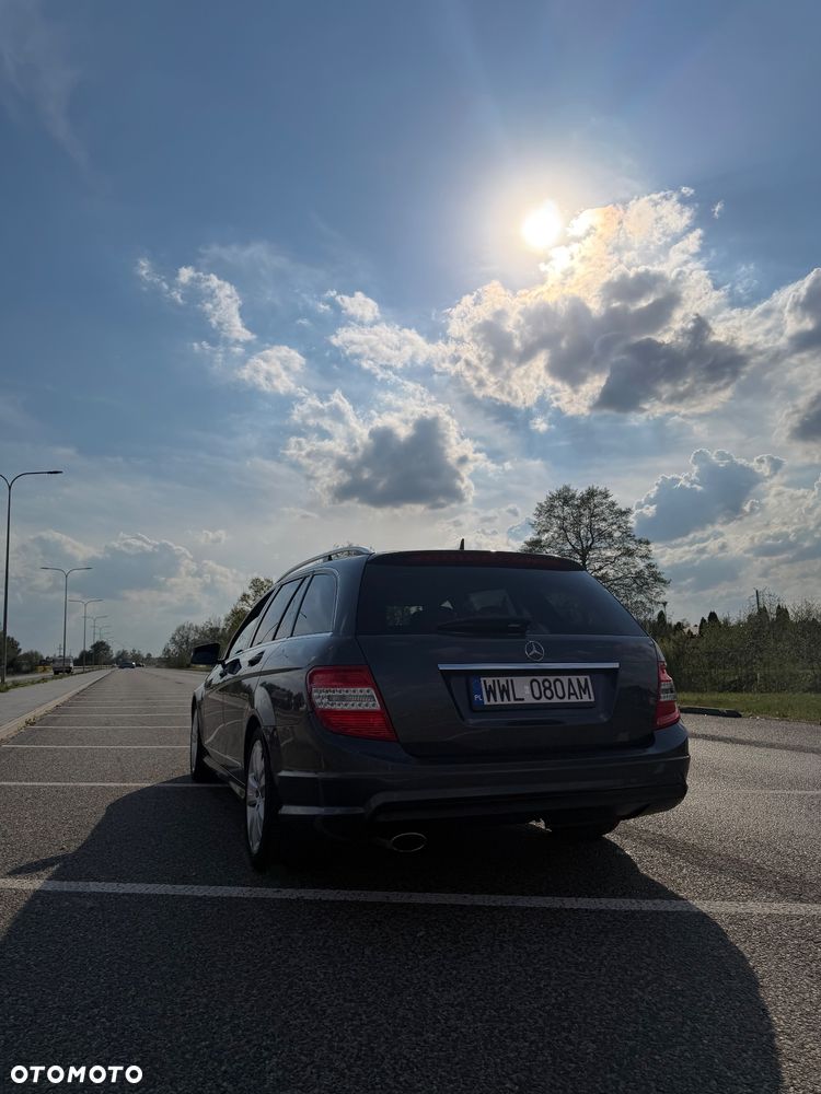 Mercedes-Benz Klasa C 250 CDI 4Matic 7G-TRONIC Avantgarde Edition - 4