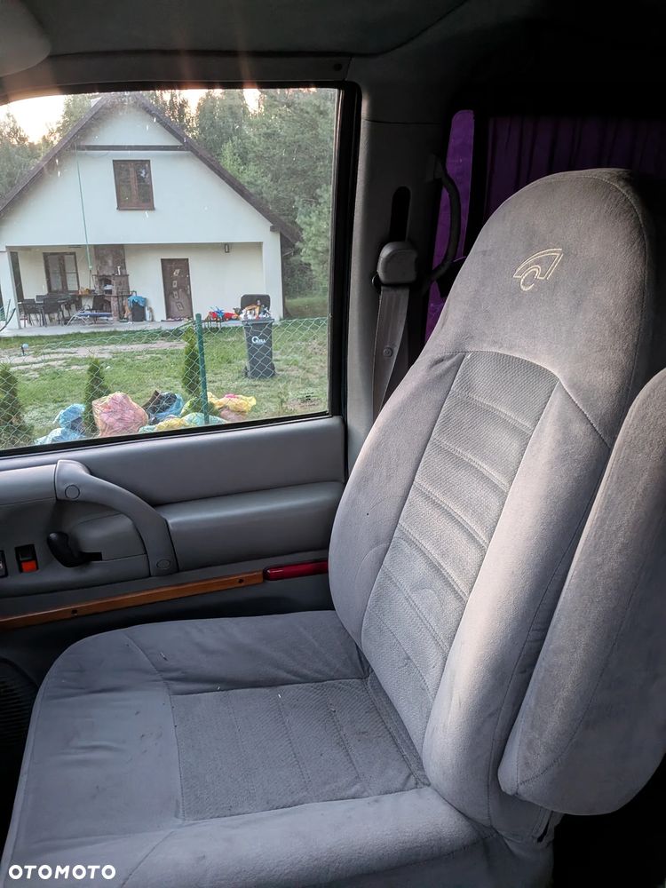 GMC Safari - 16
