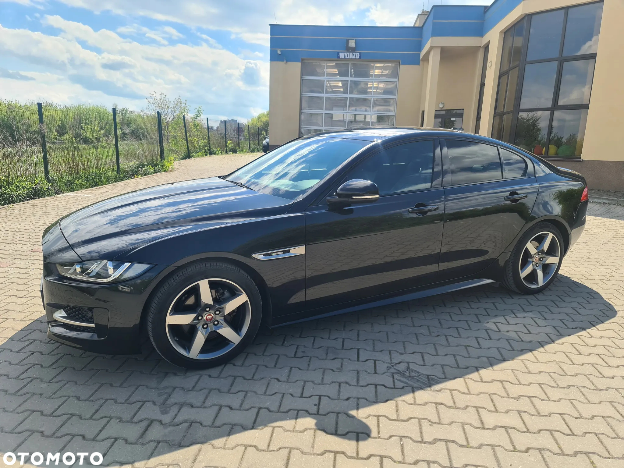 Jaguar XE - 7
