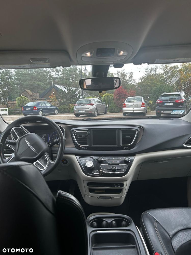 Chrysler Pacifica - 13