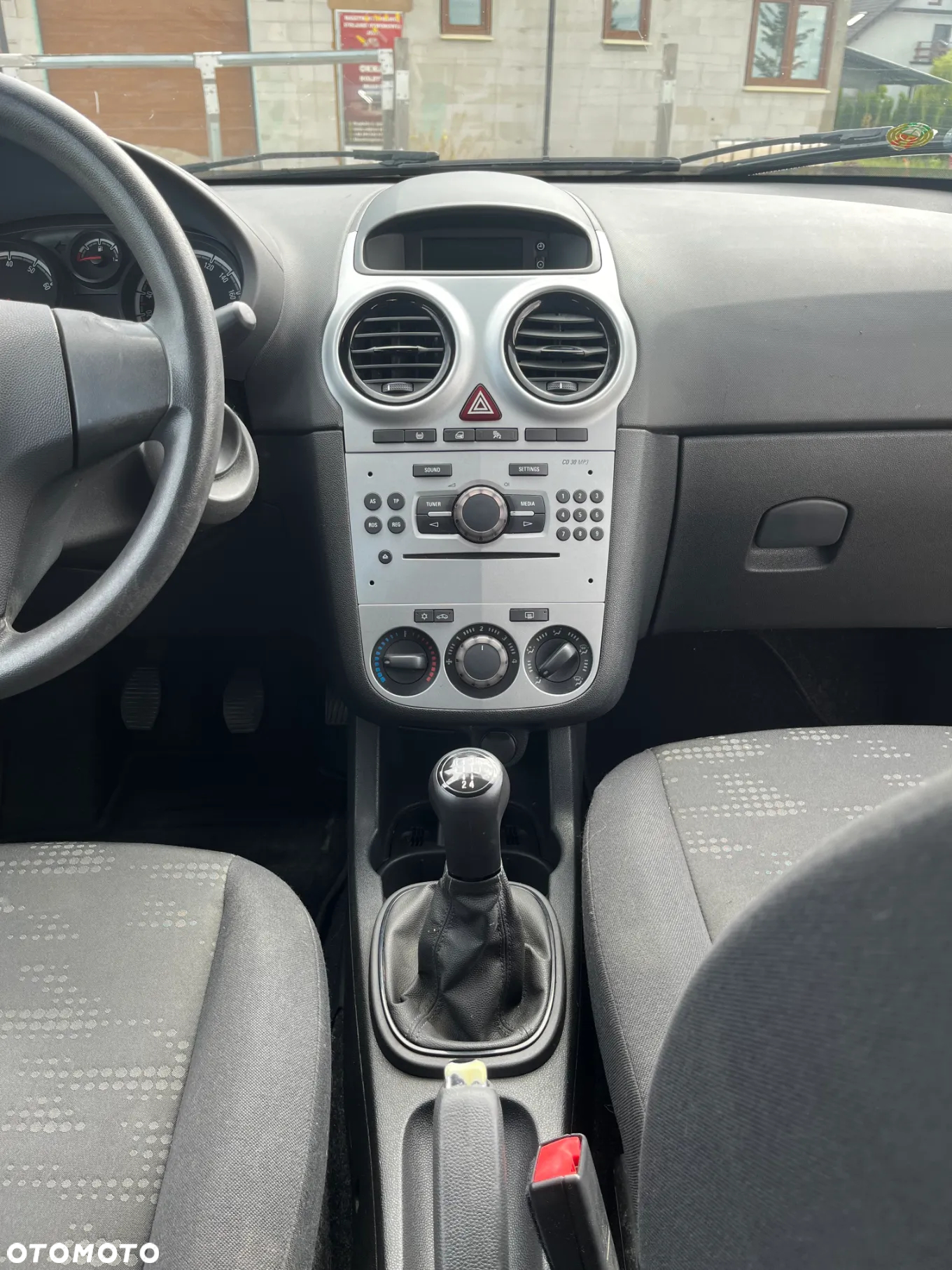 Opel Corsa 1.2 16V Essentia - 12