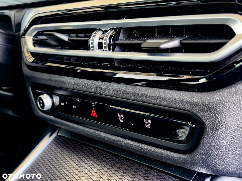 BMW Seria 3 318i Touring M Sport - 22