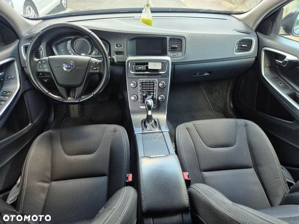 Volvo V60 D2 Geartronic Summum - 9
