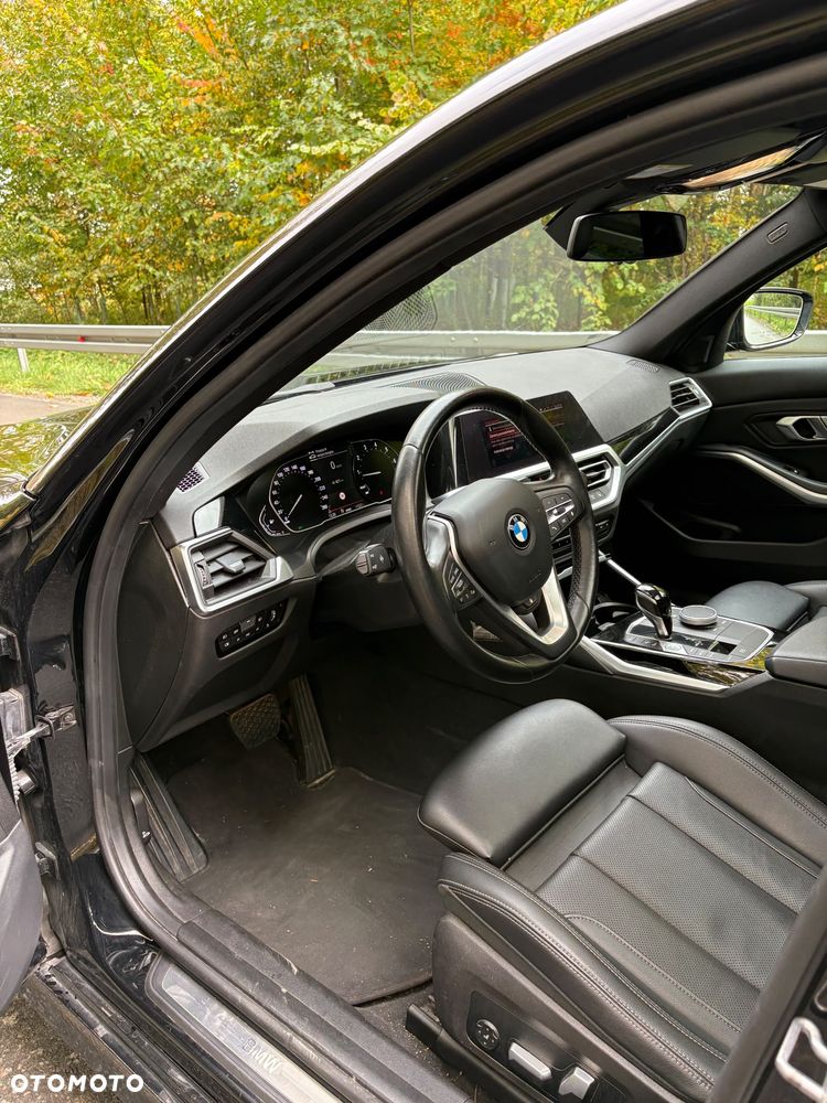BMW Seria 3 330i xDrive Sport Line - 9