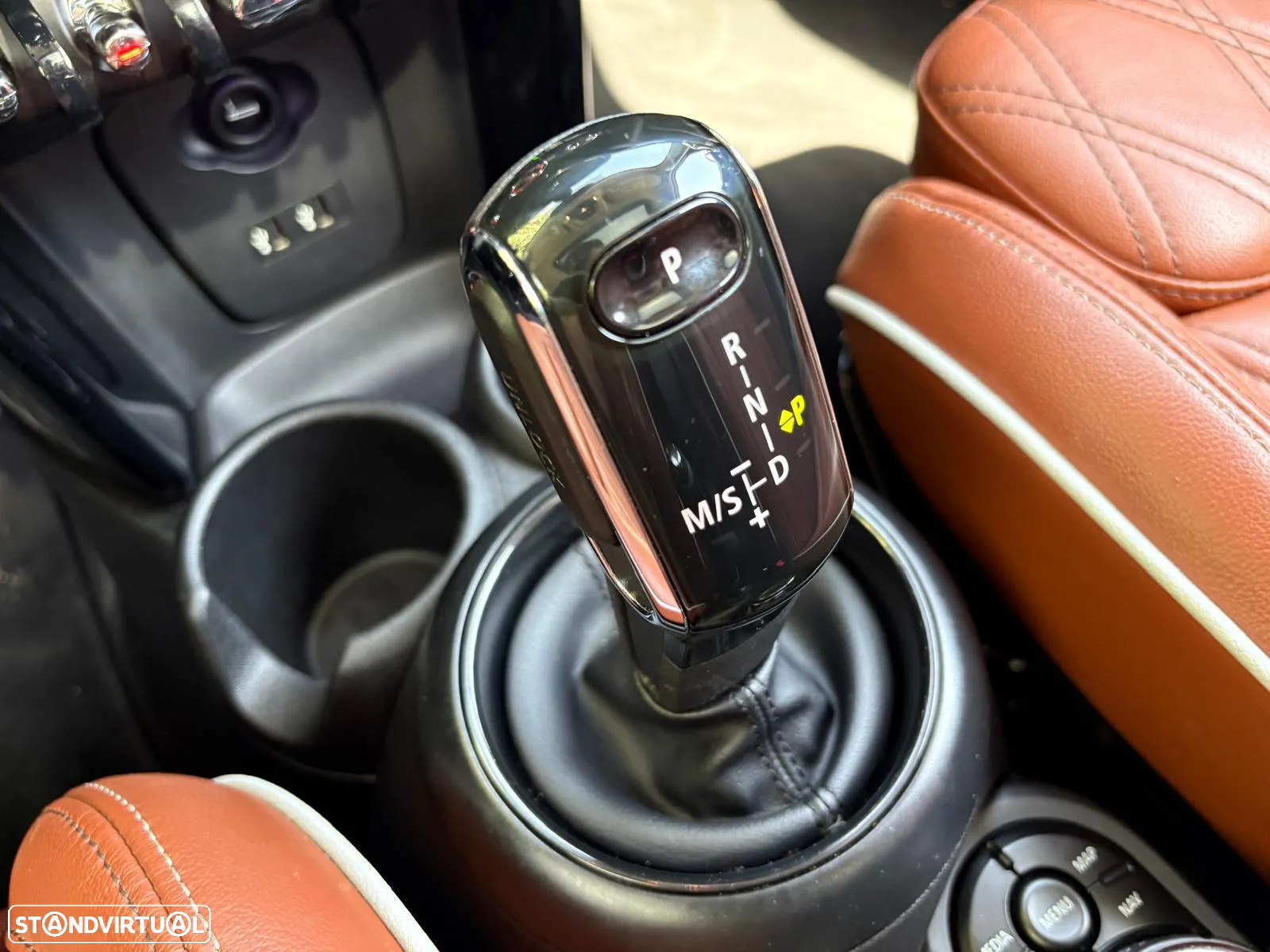 MINI 5 Portas Cooper D Aut. - 33