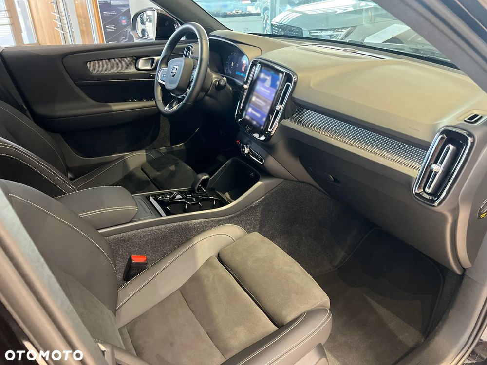 Volvo XC 40 B4 B DKG Ultra Black Edition - 6