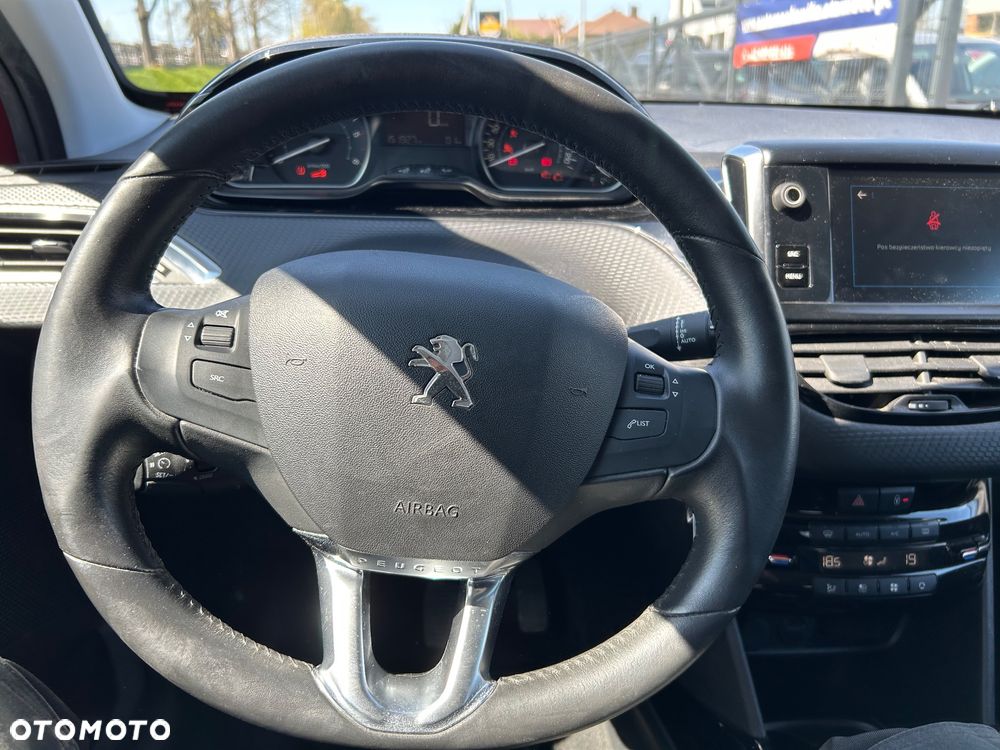 Peugeot 2008 BlueHDi 100 STOP & START Signature - 9