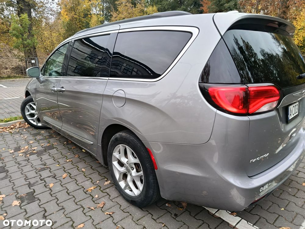 Chrysler Pacifica - 6