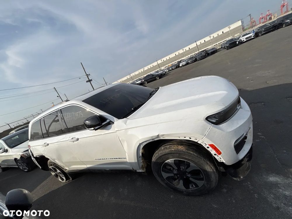 Jeep Grand Cherokee - 17