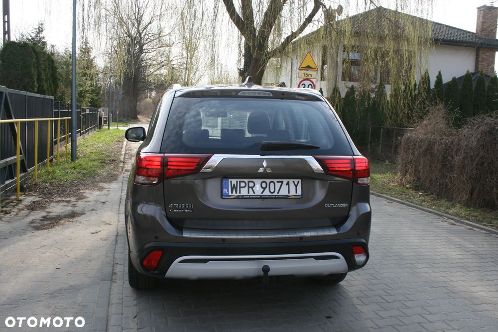 Mitsubishi Outlander - 3