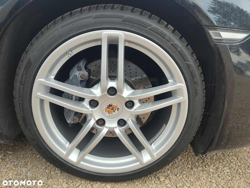 Porsche 911 Carrera 4 PDK - 25