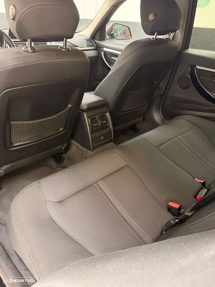 BMW 330 e iPerformance Line Luxury - 30