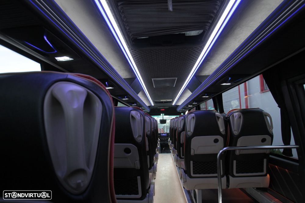 Mercedes Benz Sprinter 819 - 22