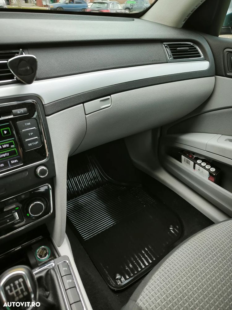 Skoda Superb Combi 2.0 TDI Ambition - 8