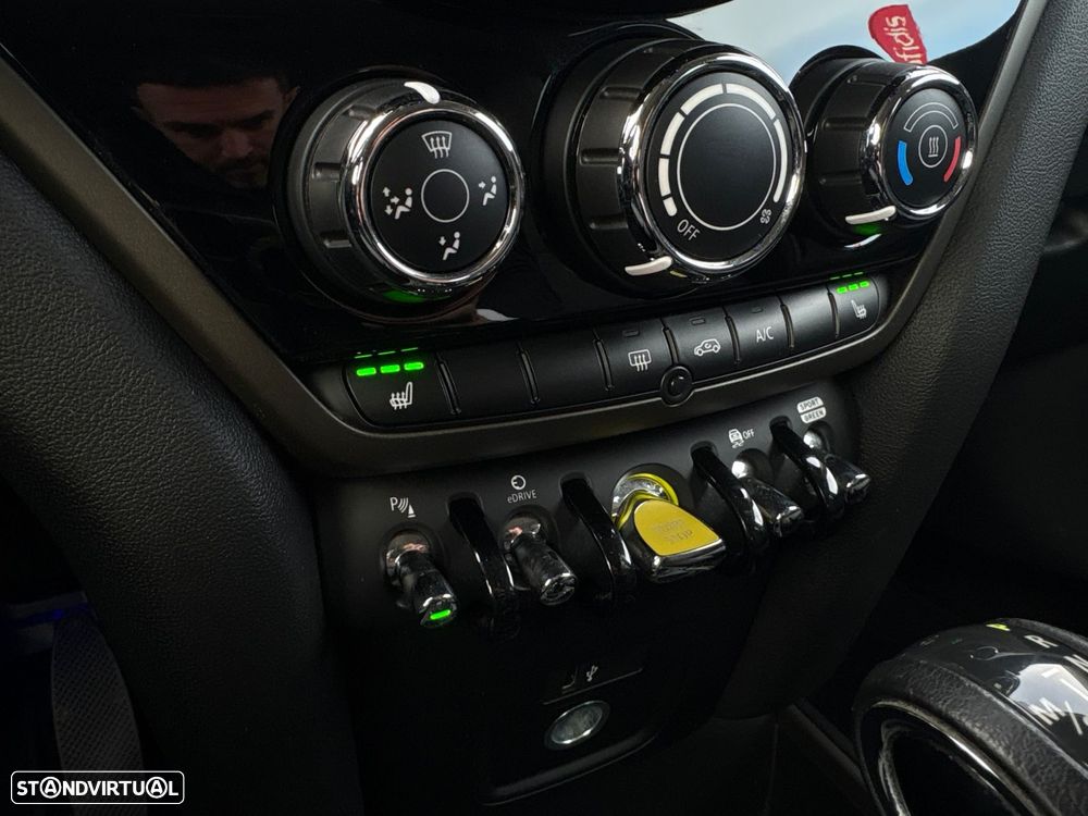 MINI Countryman Cooper SE Premium Classic Auto - 29
